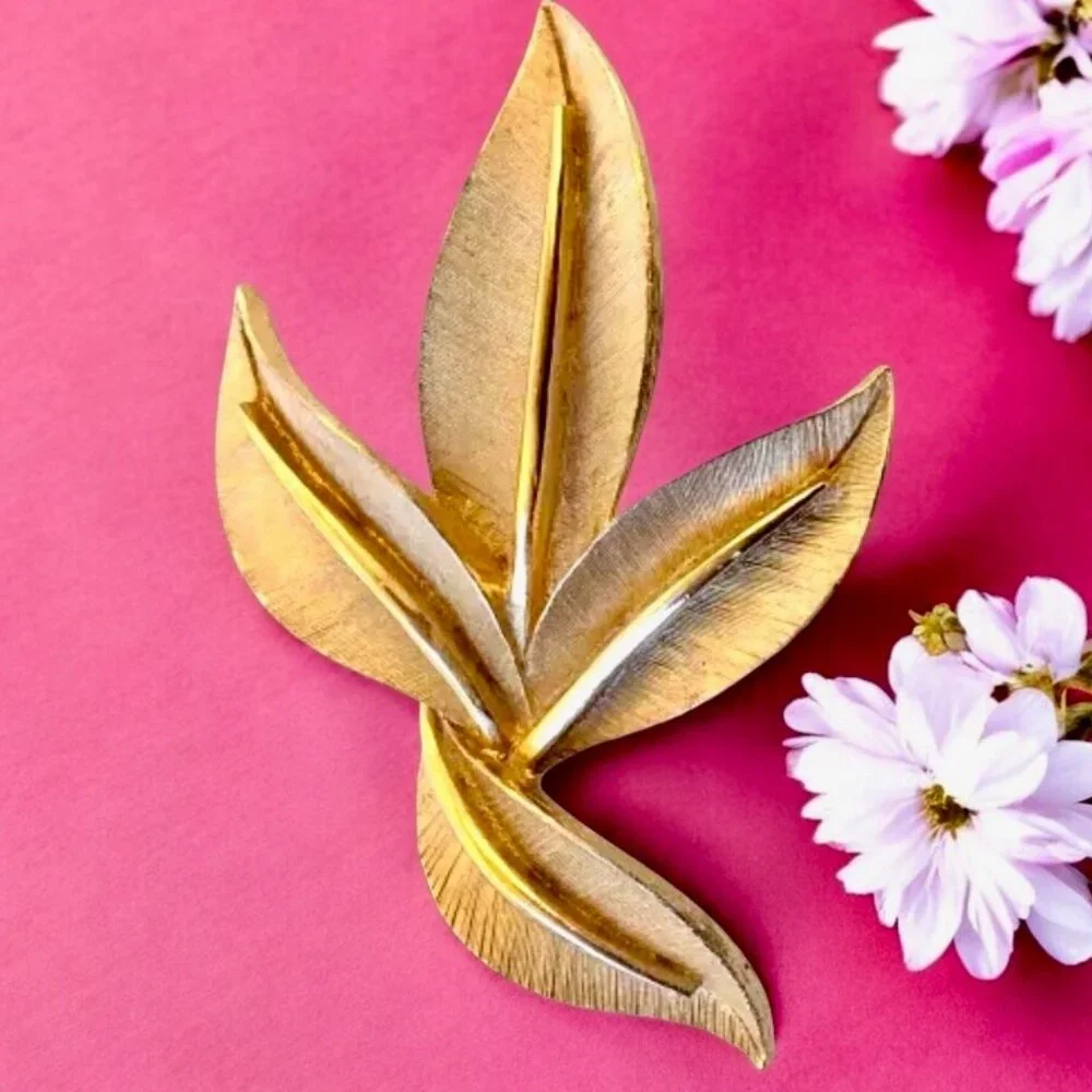 Crown Trifari Brushed Textured Brooch Gold Tone Vintage Signed
